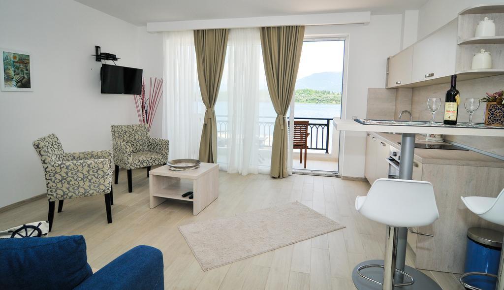 Apartments Zukovac Tivat Bagian luar foto